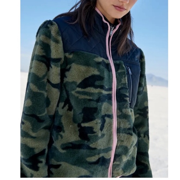 RAILS Wesley Front Zip Camo Fleece Quilted Jacket NEW Size XS Faux Fur - Picture 10 of 16